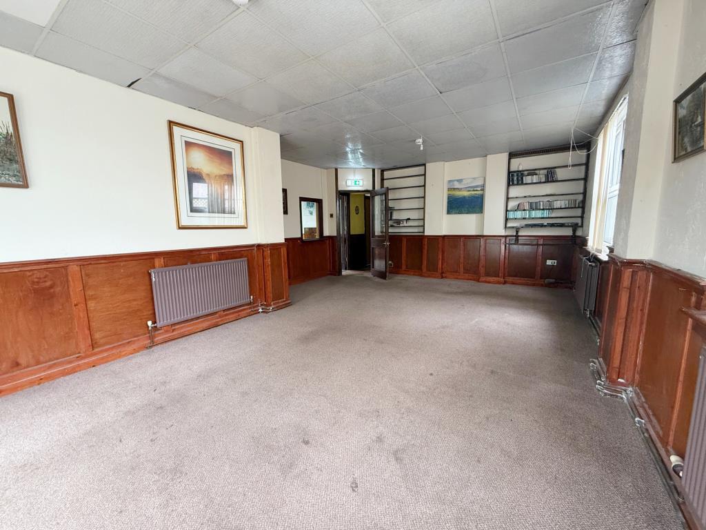 Lot: 176 - HOUSE OF MULTIPLE OCCUPATION FOR IMPROVEMENT - Reception room with access to garden